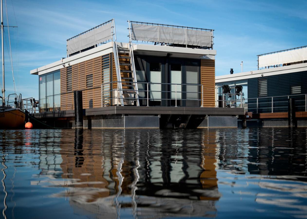 Welcome In - Houseboat 'Elysium' Met Eigen Aanlegsteiger Sneek - Offingawier Zewnętrze zdjęcie