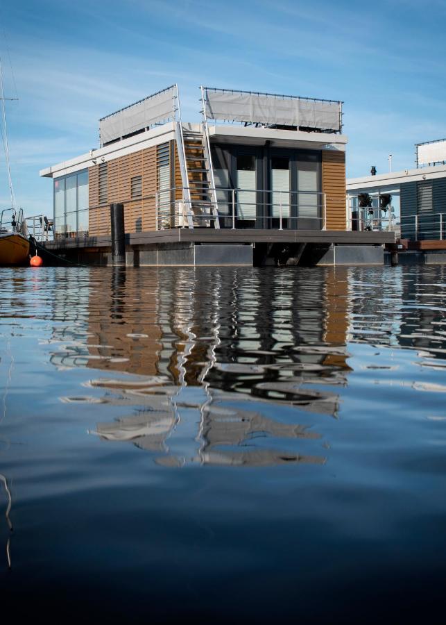 Welcome In - Houseboat 'Elysium' Met Eigen Aanlegsteiger Sneek - Offingawier Zewnętrze zdjęcie