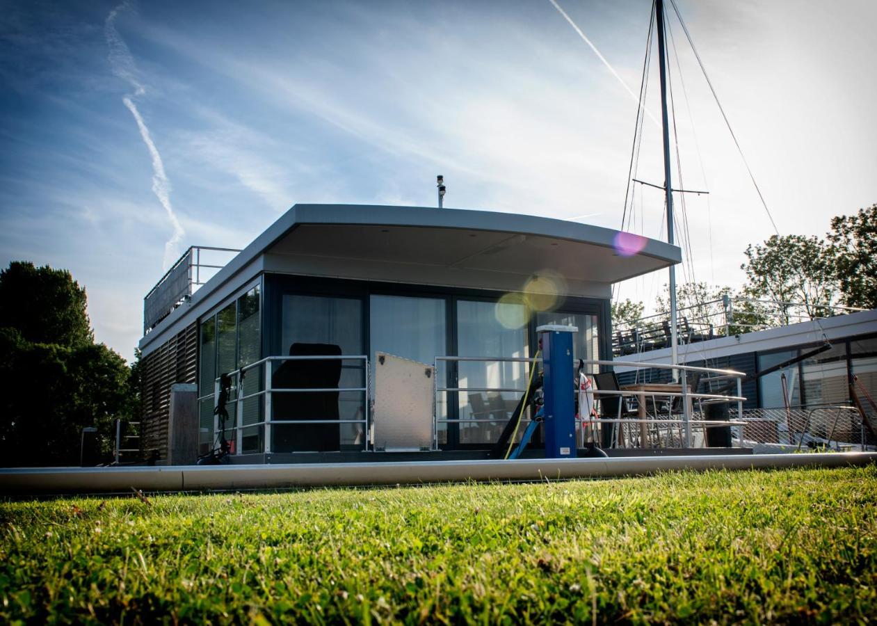 Welcome In - Houseboat 'Elysium' Met Eigen Aanlegsteiger Sneek - Offingawier Zewnętrze zdjęcie