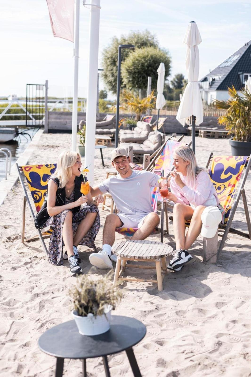 Welcome In - Houseboat 'Elysium' Met Eigen Aanlegsteiger Sneek - Offingawier Zewnętrze zdjęcie