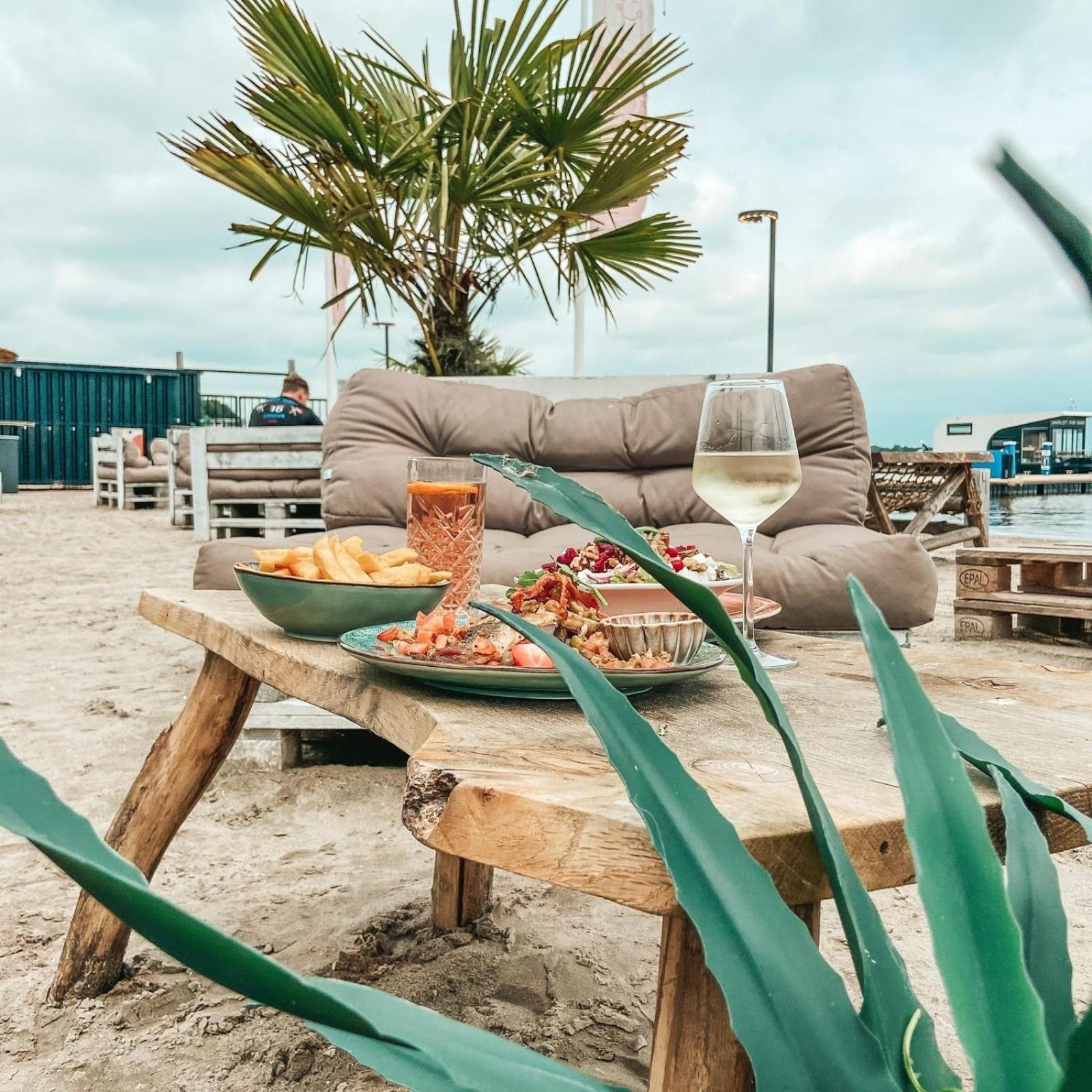 Welcome In - Houseboat 'Elysium' Met Eigen Aanlegsteiger Sneek - Offingawier Zewnętrze zdjęcie