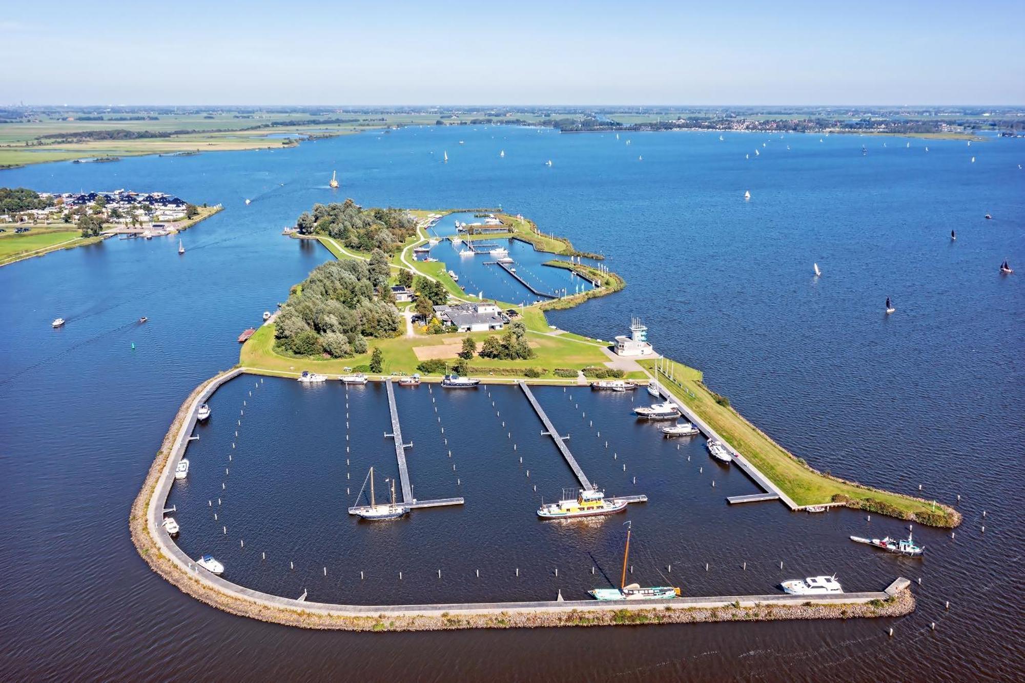 Welcome In - Houseboat 'Elysium' Met Eigen Aanlegsteiger Sneek - Offingawier Zewnętrze zdjęcie